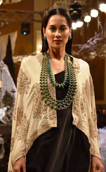 Divya Kumar Khosla and Yami Gautam as Showstoppers at Indian Couture Week 2016