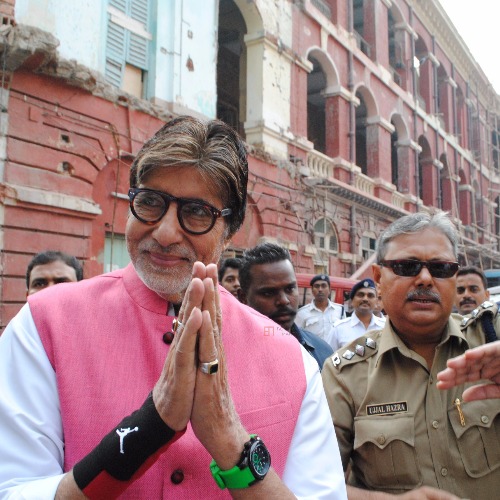 PM Narendra Modi Greets Amitabh Bachchan