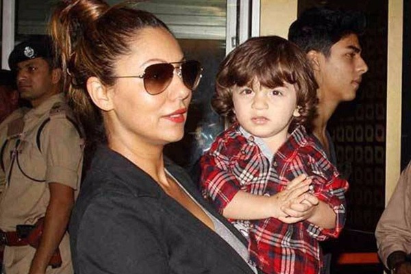 This Picture Of Shah Rukh Khan’s Son AbRam Posing With Mom Gauri Khan Is Too Adorable To Miss!