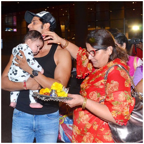 Karanvir Bohra Teejay Sidhu With Twin Daughters Returned India