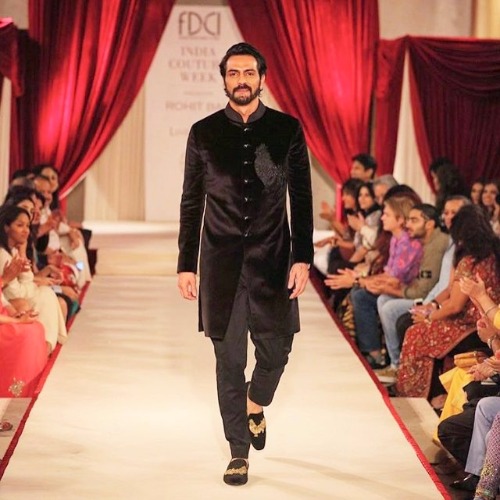 Indian Couture Week 2017 Arjun Rampal As Showstopper for Rohit Bal
