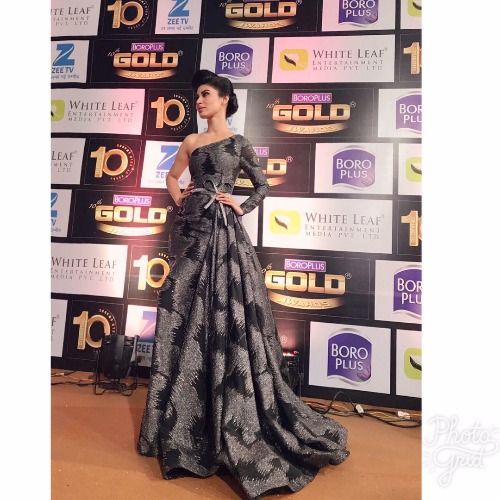 Mouni Roy at Zee Gold Awards 2017