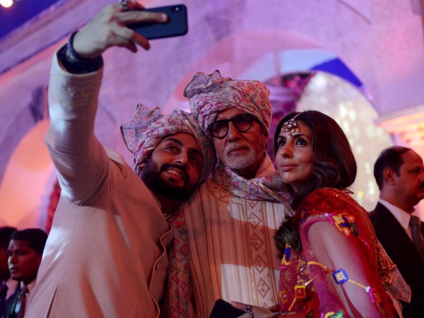 Abhishek Bachchan, Amitabh Bachchan, Shweta at the wedding