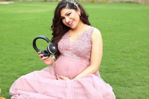 Tulsi Kumar pregnancy Adorable Maternity Shoot