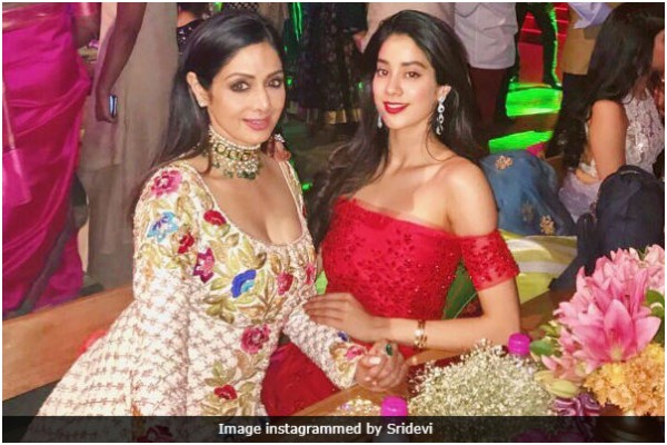 Video Of Sridevi Imitating Daughter Janhvi Kapoor’s Hindi Accent Is Going Viral – Watch